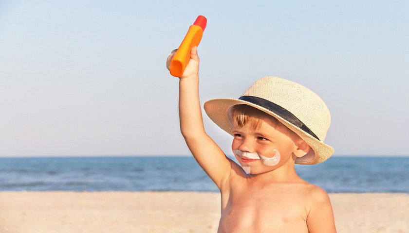 ضدآفتاب را باید 30 دقیقه قبل از قرارگرفتن در برابر خورشید روی پوست کودکمان اعمال کنید.